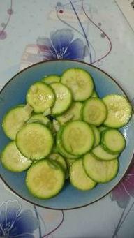 云南小瓜隔夜吃,隔夜美味，传承地方特色